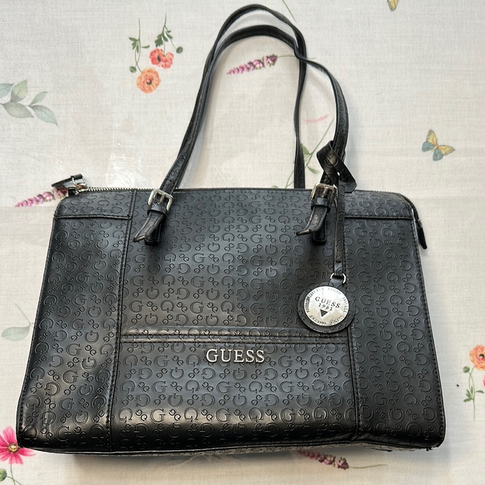Guess logo Black faux leather medium silver shoulder bag with textured G